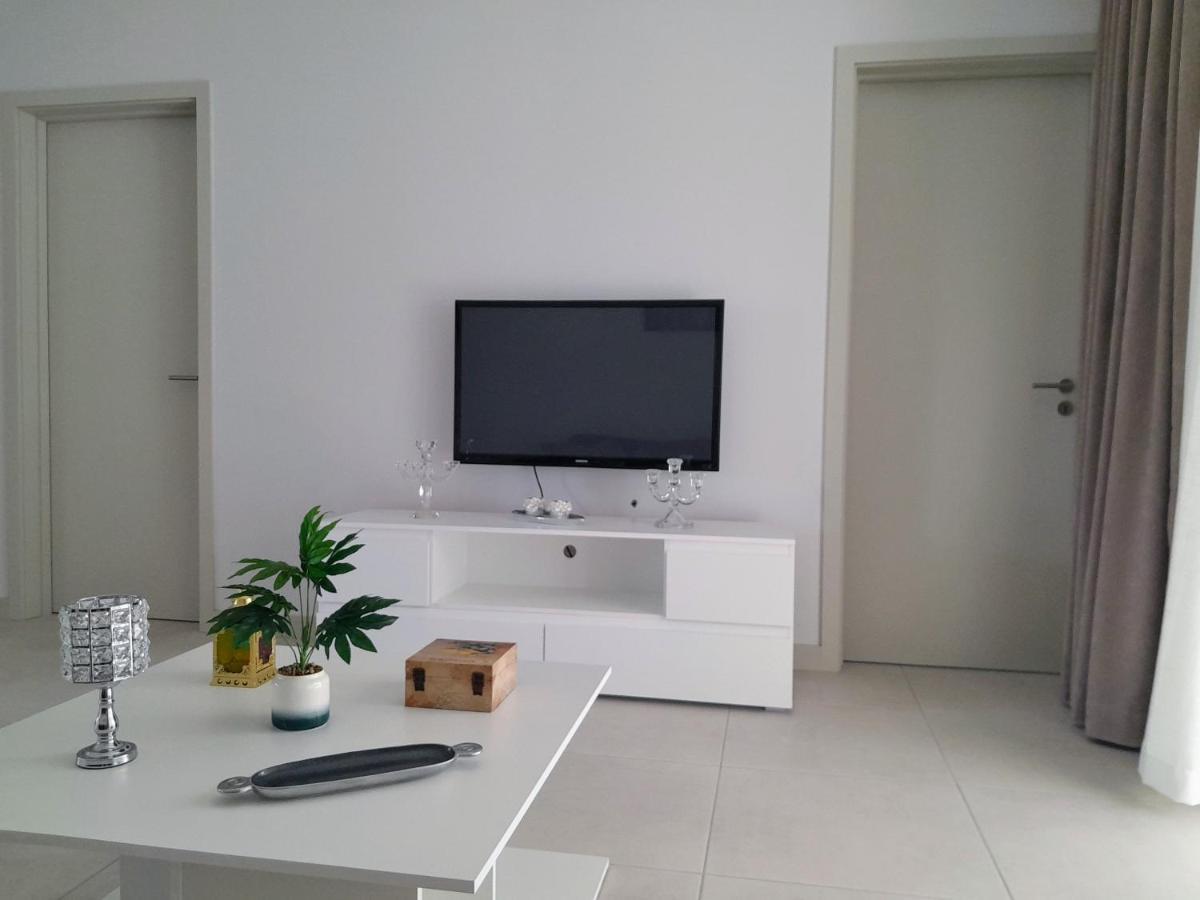 Appt Neuf De 2Ch Ds Residence Avec Piscine, Route Cotiere غراند بايَ المظهر الخارجي الصورة